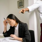 Ghid Complet Hărțuire Muncă Protecție Legală în România