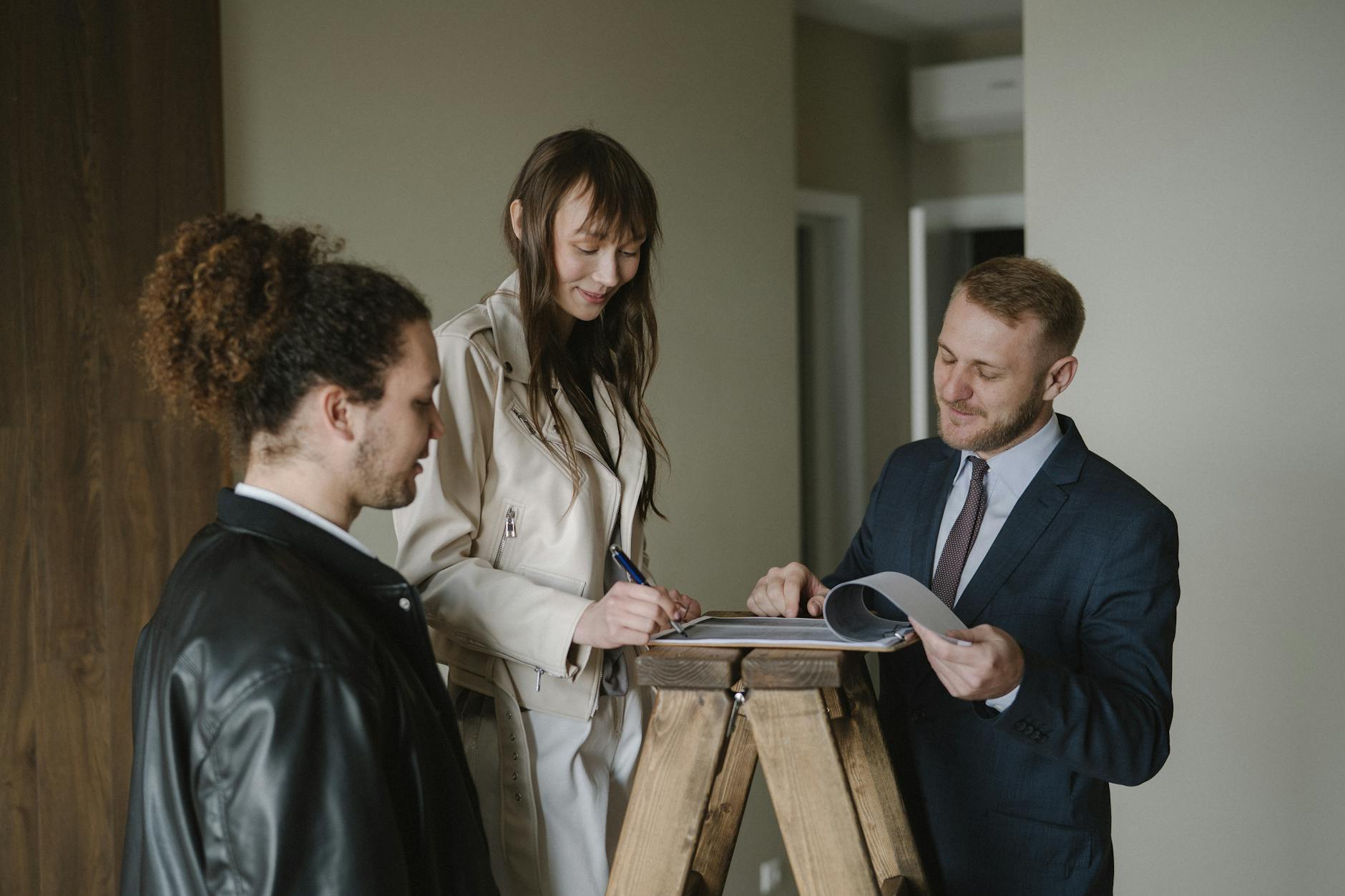 Ghid Verificări Juridice Cumpărare Apartament România